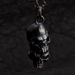 Collar con colgante de calavera doble de plata para hombre, estilo gótico, de plata oxidada, estilo punk, estilo rockero, regalo estético para él.