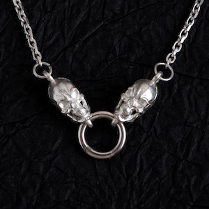 Herrenhalskette Doppelschädel-Springverschluss-Anhänger, handgefertigt in oxidiertem Sterlingsilber, Gothic-Schädel, Kabelkette, Jubiläumsgeschenk, Schmuck