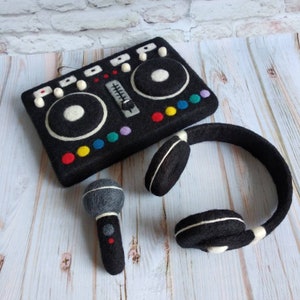 Newborn felted DJ mixer, DJ soundboard, DJ console, Music props, record player, microphone and headphones, Photo props, Felted photo props