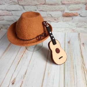 Neugeborenen mini Gitarre, gefilzten Hut, Noten, Neugeborenen Gitarrist, Mini Musikinstrumente, gefilzte Musiker Requisiten, Neugeborenen Foto Requisiten