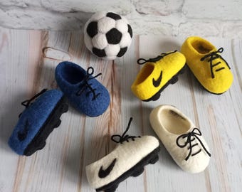 Felted newborn soccer cleats, boots,Felted soccer ball, Little soccer player,Felted ball,Felted sport props,Newborn Felted props,Soccer prop