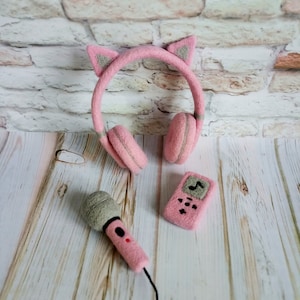 Newborn felted pink cat ear headphones, MP3 player, karaoke microphone, felted props for music lovers,baby girl pink props,Felted photo prop