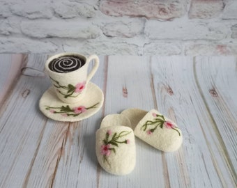 Newborn Felted coffee cup with saucer, Felted slippers,Croissant, Newborn Felted props,Newborn felted Photo Props,Newborn felted decor Props
