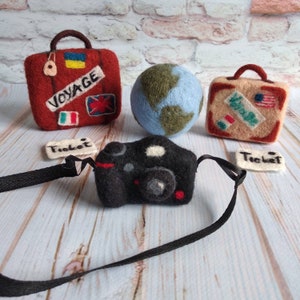 Neugeborenen gefilzte Bon Voyage Vintage-Stil Gepäck / Koffer, gefilzte Erdkugel, Fotokamera, Ticket, Reiserequisiten, gefilzte Dekoration Foto Requisiten