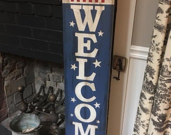 Letrero de bienvenida patriótico: Madera pintada a mano, estrellas y rayas.