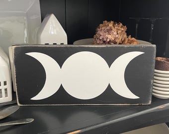 Letrero de madera de la Diosa de la Triple Luna: Decoración con símbolo de bruja angustiada