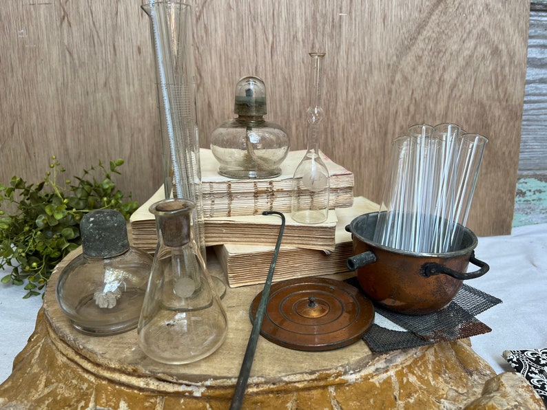 Vintage Chemistry Science Lab Glass Lot . Science Equipment for