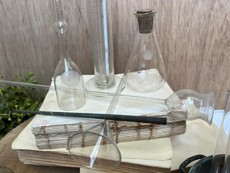 Vintage Chemistry Science Lab Glass Lot . Science Equipment for