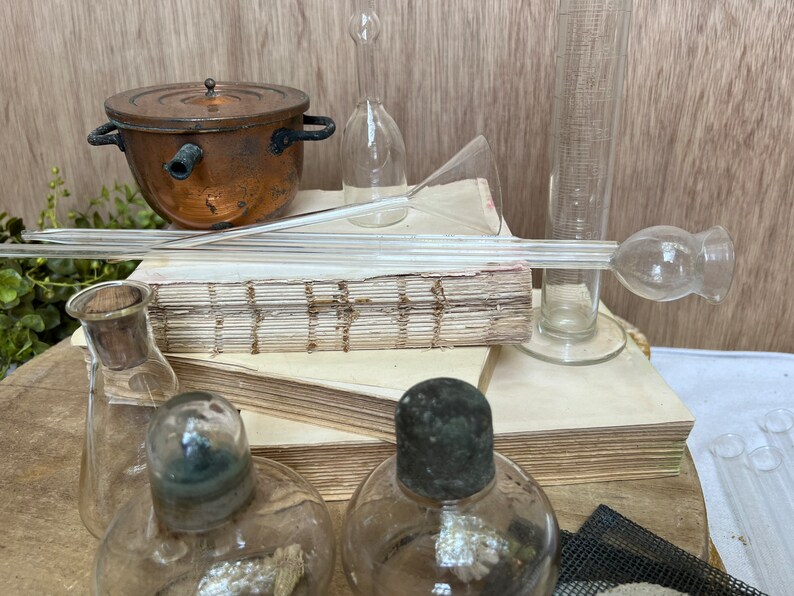 Vintage Chemistry Science Lab Glass Lot . Science Equipment for