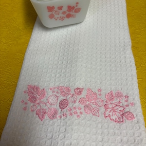Gooseberry (Pink) to complement your Pyrex Collection Kitchen Towel