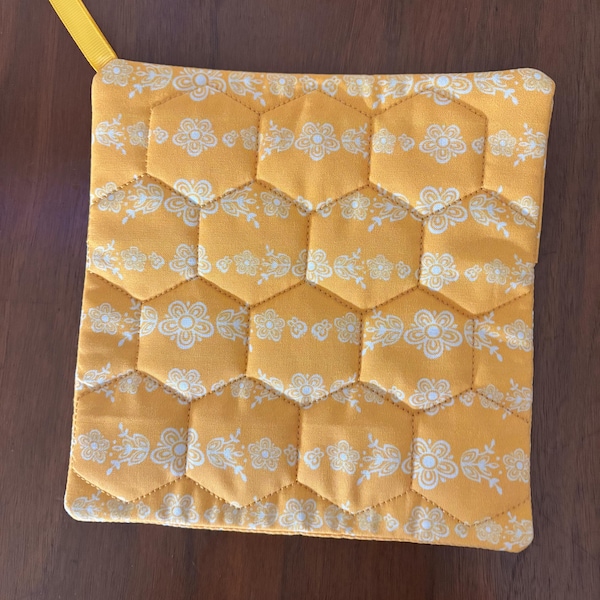 Complemento: Agarradera para ollas Pyrex "Butterfly Gold" (Hecha a mano)