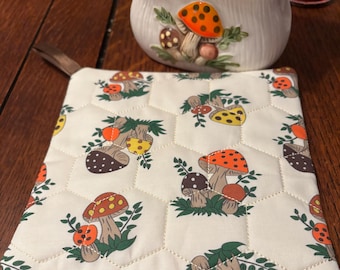 Complement Sears "Merry MushroomPot holder "  NEW Fabric"