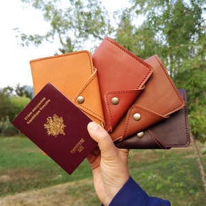 Couverture pour PASSEPORT en Cuir, Cadeau personnalisable pour voyageur, Couleur Havane, Cahier Moleskine en option, Voyage Vacances