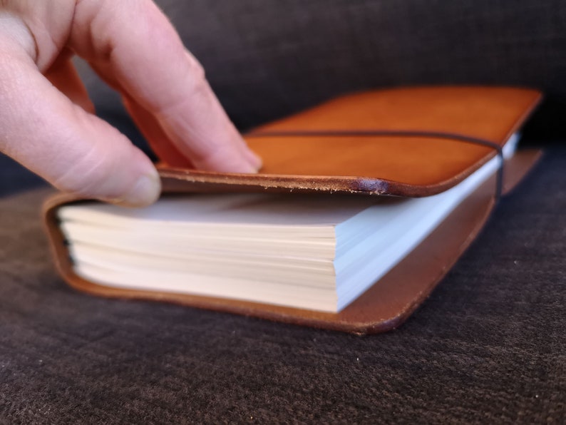 Couverture Livre A5 Cuir PU Rechargeable Avec Cahier - Porte-stylo Fermoir Magnétique Noir 23x17cm