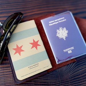 Couverture pour PASSEPORT en Cuir, Cadeau personnalisable pour voyageur, Couleur chocolat noir, Cahier Moleskine en option, Voyages Vacances