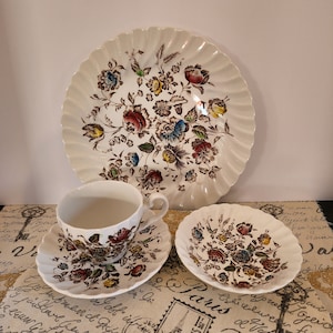 Vintage Johnson Brothers 4 piece set Staffordshire Bouquet- Dinner plate, berry bowl and teacup & saucer