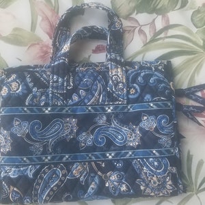 Vera Bradley Toiletry Bag/Navy Blue Floral Paisley & Plaid/Vacation Bag for makeup or Jewelry/Excellent Condition