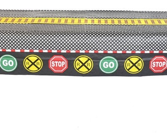 train table with cover