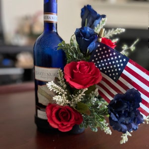 Wine Bottle Bouquet, Mother’s Day, Floral Arrangement for Wine Bottle, Patriotic Floral Centerpiece, Wine Lover Gift, Wine Tasting Decor