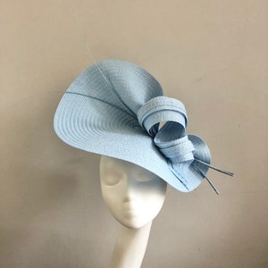 Jasnoniebieski kapelusz Swrils Quills Royal Ascot Kentucky Derby Formalny fascynator Matka panny młodej Pan młody Gość weselny Kościół Okazja