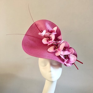 Gorący różowy kapelusz orchidei fascynator Royal Ascot Races Kentucky Derby Matka panny młodej Pan młody Gość weselny Formalna okazja Wydarzenie Duże