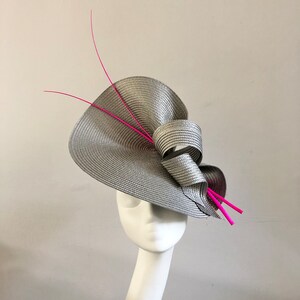 Szary Jasnoróżowy Kapelusz Royal Ascot Fascinator Kentucky Derby Matka Panny Młodej Pan Młody Gość Weselny Wydarzenie Formalne Okazja Wyścigi Duży Kościół