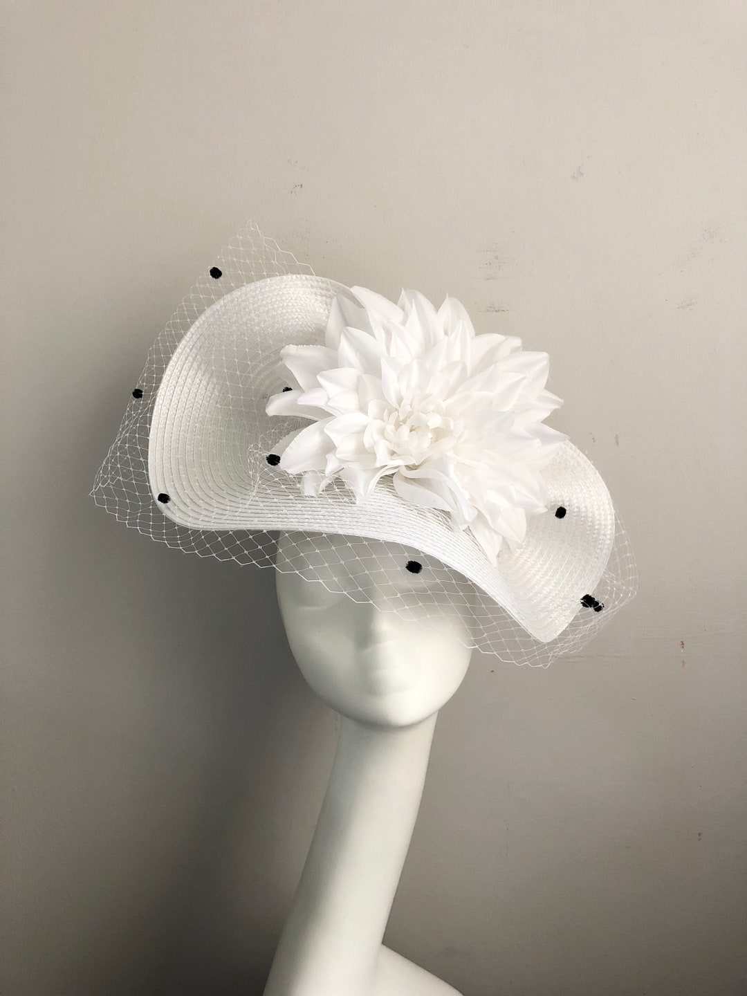 White Bride Fascinator Felt, Winter Wedding Hat for Woman, White Felt Ascot  Hat With Peacock Feathers, Derby Fascinator Hat, Tea Party Hats -   Denmark
