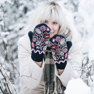 Wool mittens with handmade embroidery Double layer mittens Embroidered mittens 100% wool zdjęcie 1