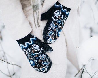 Wool mittens with handmade embroidery - Double layer mittens - Embroidered mittens - 100% wool