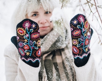 Wool mittens with handmade embroidery - Double layer mittens - Embroidered mittens - 100% wool