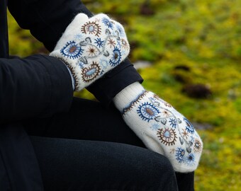 Wool mittens with handmade embroidery - Double layer mittens - Embroidered mittens - 100% wool