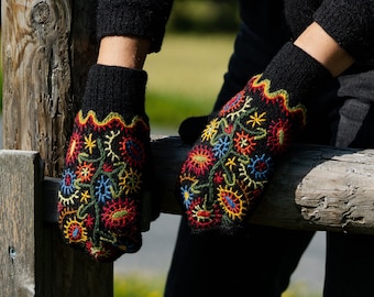 Wool mittens with handmade embroidery - Double layer mittens - Embroidered mittens - 100% wool