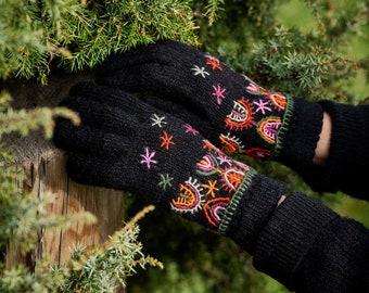 Wool gloves with handmade embroidery - Embroidered gloves - Warm knitted gloves