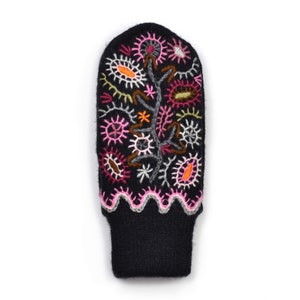 Wool mittens with handmade embroidery Double layer mittens Embroidered mittens 100% wool zdjęcie 5