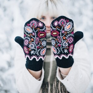 Wool mittens with handmade embroidery Double layer mittens Embroidered mittens 100% wool zdjęcie 2