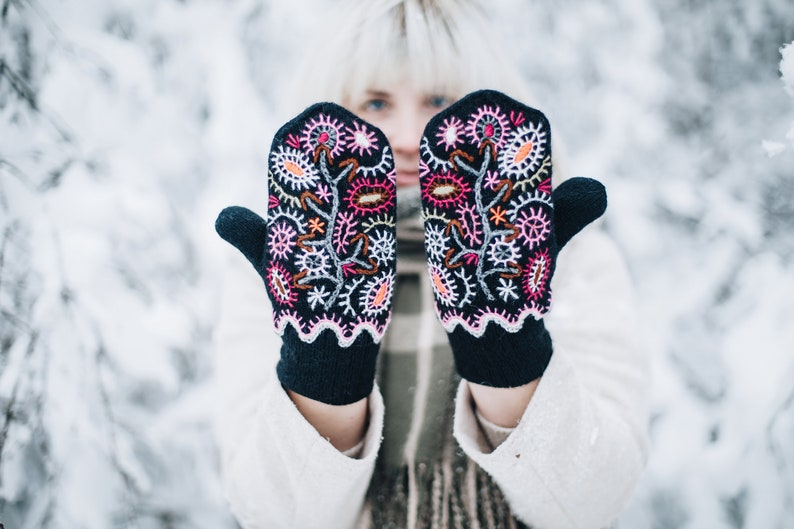Wool mittens with handmade embroidery Double layer mittens Embroidered mittens 100% wool zdjęcie 2