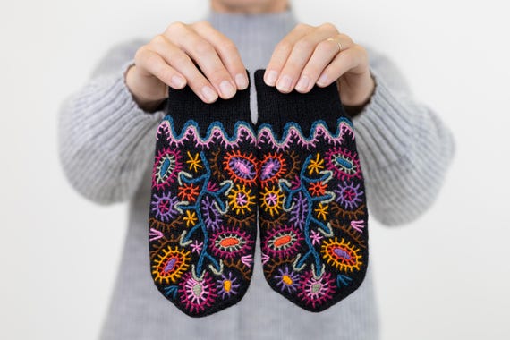 leinwande Boa Hand Knitted Mittens新品未使用 leinwande Boa Hand Knitted Mittens新品未使用 - メルカリ