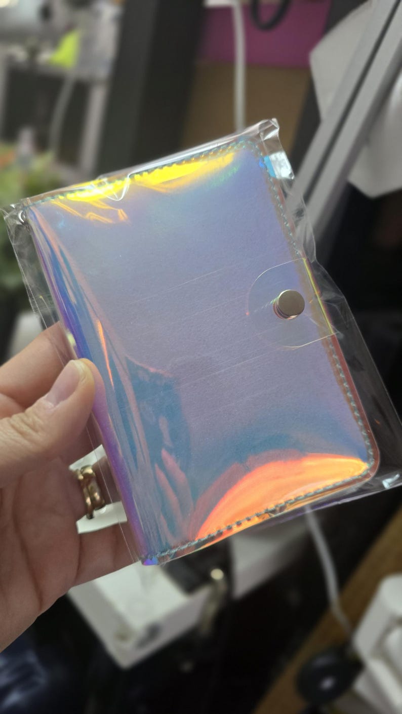 Slim Holographic Passport Holder: Clear Passport Wallet. Gift for her. Bild 10