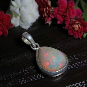Opal Pendant - TOP Welo