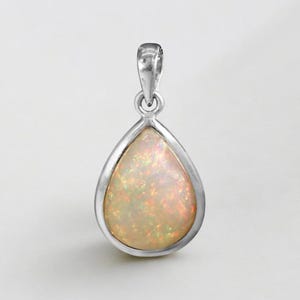 Top Welo Opal Pendant