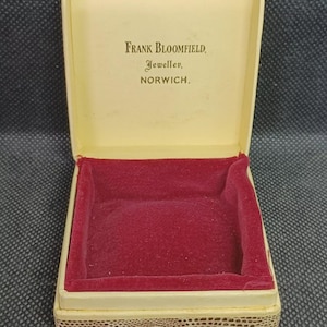 Vintage Frank Bloomfield juwelier Norwich nepslang reptielenleer kartonnen sieradendoosje rood fluwelen cadeau Trinket Ring Box