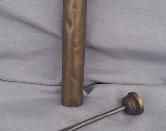 Garrafa de óleo vintage militar em latão