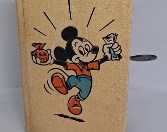 Raro cofrinho vintage Disney Mickey Mouse Happy Saver Book Money Bank, funcionando com chave.