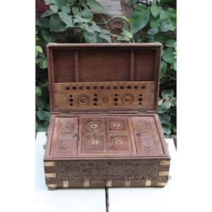 Baule antico in legno con scomparto segreto, baule con coperchio piatto, baule dei ricordi, scatola portaoggetti, arredamento rustico da baita, baule in legno con finiture in metallo
