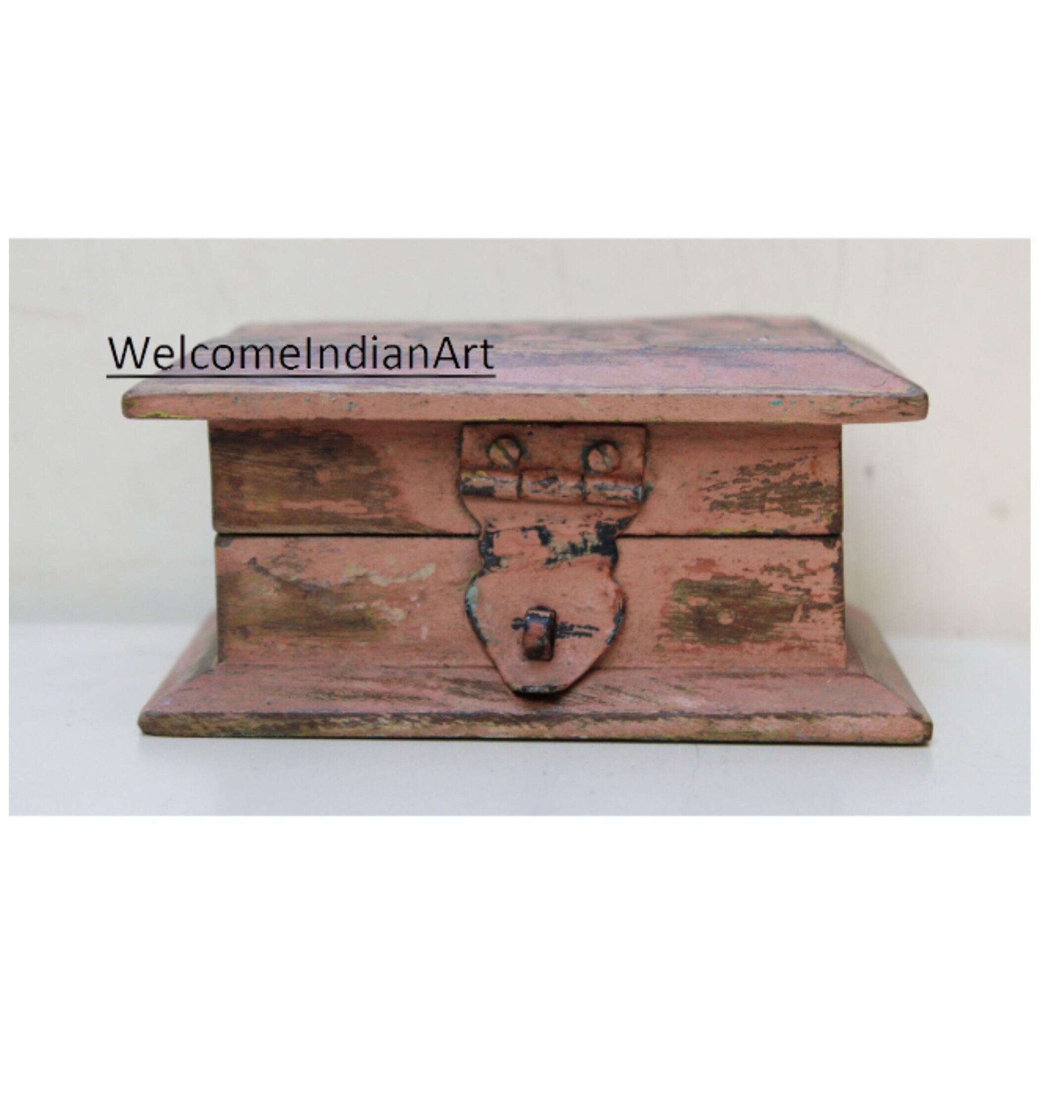 手作りのヴィンテージ木彫りボックス：古風な雰囲気の記念品 - Etsy 日本