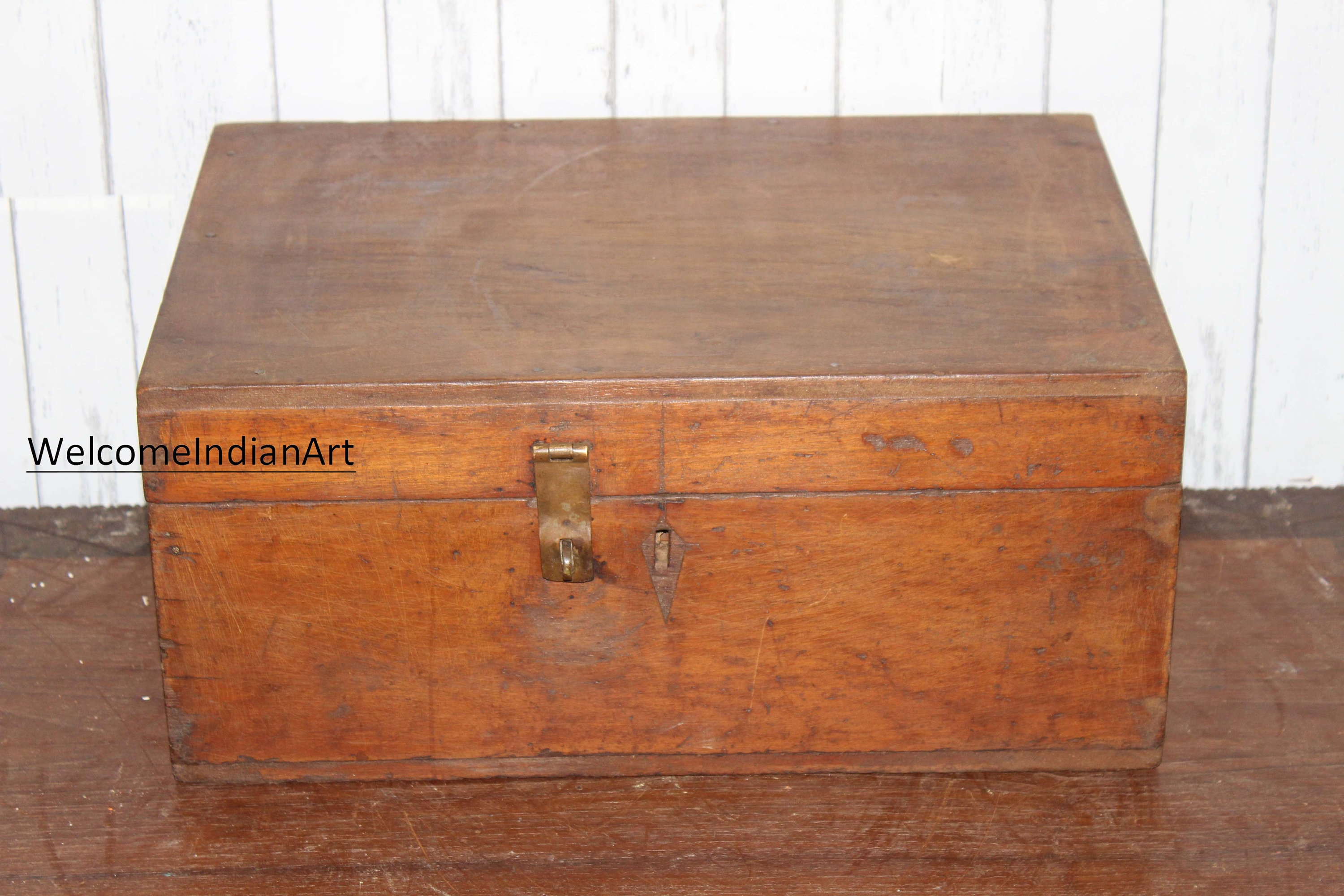 ヴィンテージ木製ツールボックス：アンティーク調のレプリカ収納箱