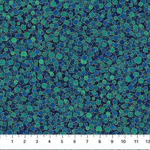 Northcott Fabrics - Coleção Shimmer - Bolinhas/Círculos Shimmer - 27895 M-66 - Lagoa - Deborah Edwards