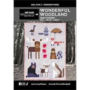 Pode incluir: Um padrão de colcha com um tema de floresta com ilustrações geométricas de animais. O padrão inclui um alce, um guaxinim, uma raposa, um urso, um veado e outros animais. O padrão de colcha mede 44,75 polegadas por 60,5 polegadas.