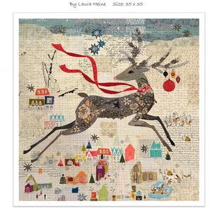 Peut inclure: Un design de patchwork coloré d'un renne sautant à travers une scène de village enneigé. Le renne tire un ruban rouge et a une décoration rouge sur ses bois. Le village est composé de petites maisons aux toits colorés et d'arbres. L'arrière-plan est un ciel bleu clair avec des flocons de neige.