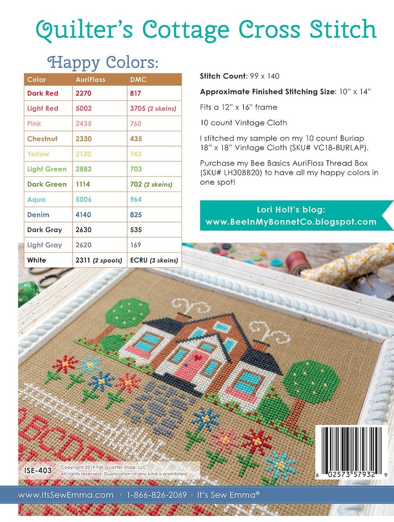 Puede incluir: Patr&oacute;n de punto de cruz para una caba&ntilde;a con jard&iacute;n. El patr&oacute;n incluye una variedad de colores, incluyendo rojo, rosa, verde y amarillo. El patr&oacute;n se titula "Quilter's Cottage Cross Stitch" e incluye una lista de colores de hilo y n&uacute;meros DMC. El patr&oacute;n est&aacute; disponible en It's Sew Emma.